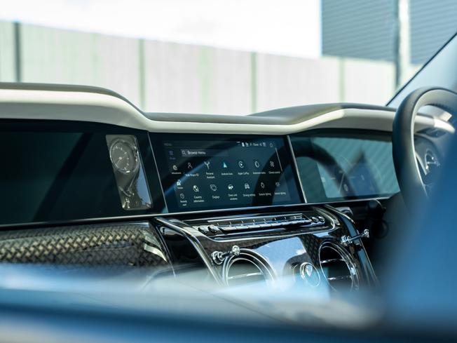 ROLLS-ROYCE Cullinan Photo 24