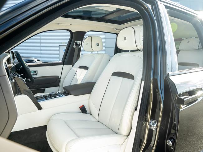 ROLLS-ROYCE Cullinan Photo 26