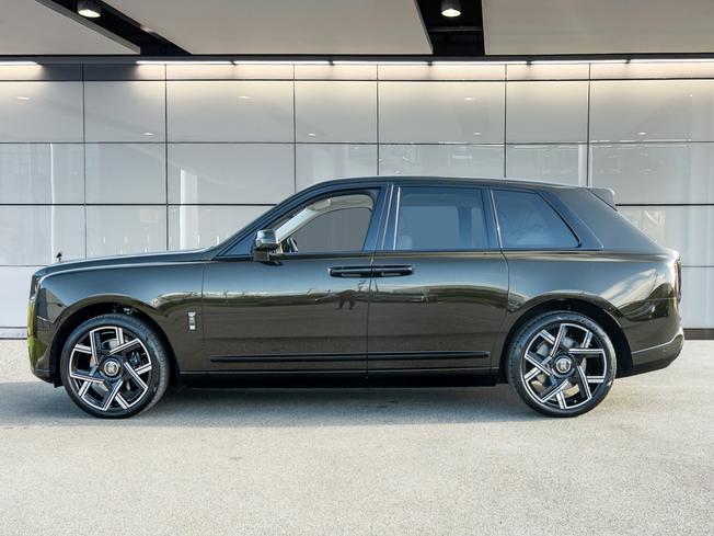 ROLLS-ROYCE Cullinan Photo 3