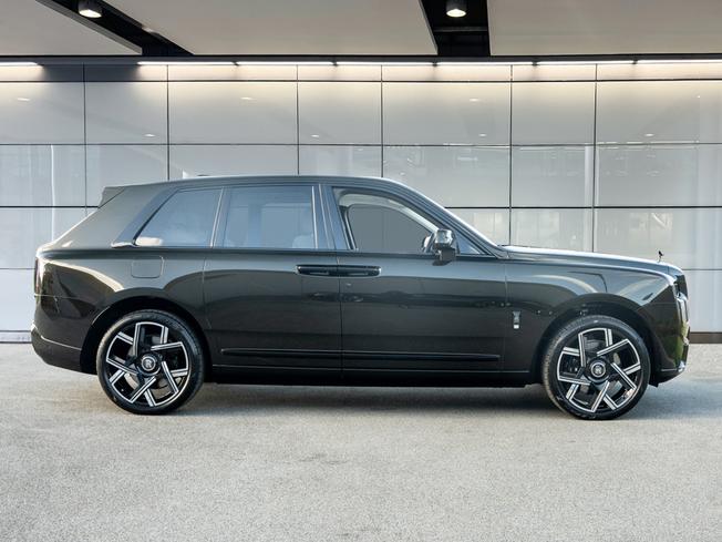 ROLLS-ROYCE Cullinan Photo 31