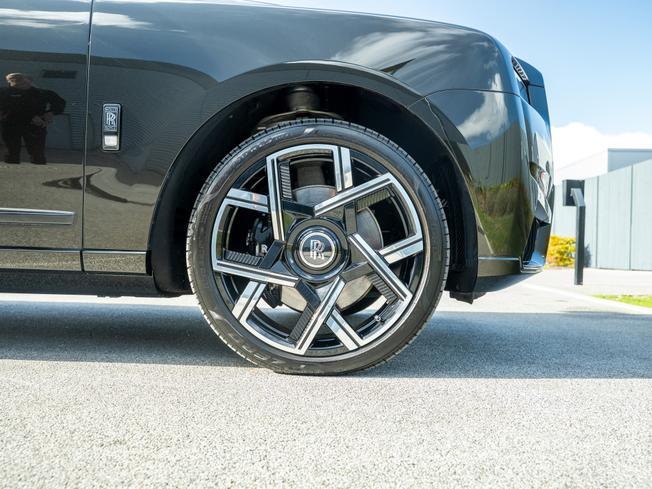 ROLLS-ROYCE Cullinan Photo 35