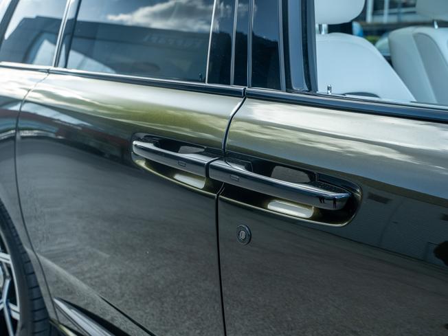 ROLLS-ROYCE Cullinan Photo 36