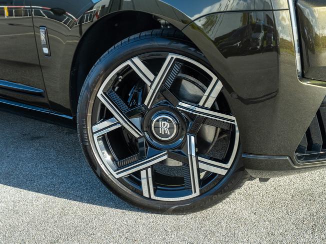 ROLLS-ROYCE Cullinan Photo 43