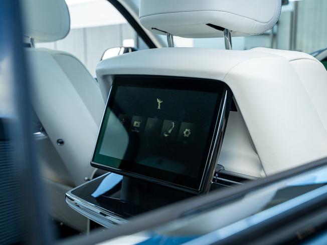 ROLLS-ROYCE Cullinan Photo 5