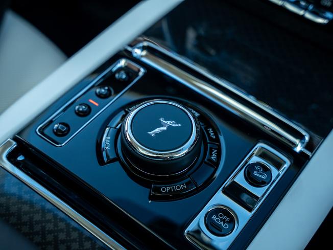 ROLLS-ROYCE Cullinan Photo 9