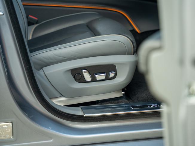 ROLLS-ROYCE Ghost Photo 11