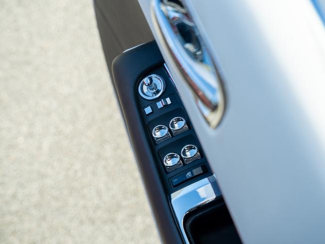 ROLLS-ROYCE Dawn Photo 13