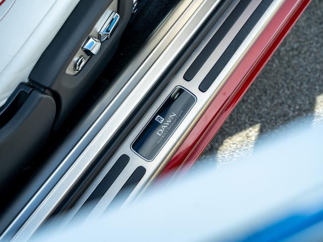 ROLLS-ROYCE Dawn Photo 15