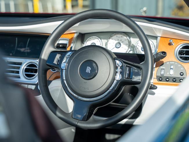 ROLLS-ROYCE Dawn Photo 18