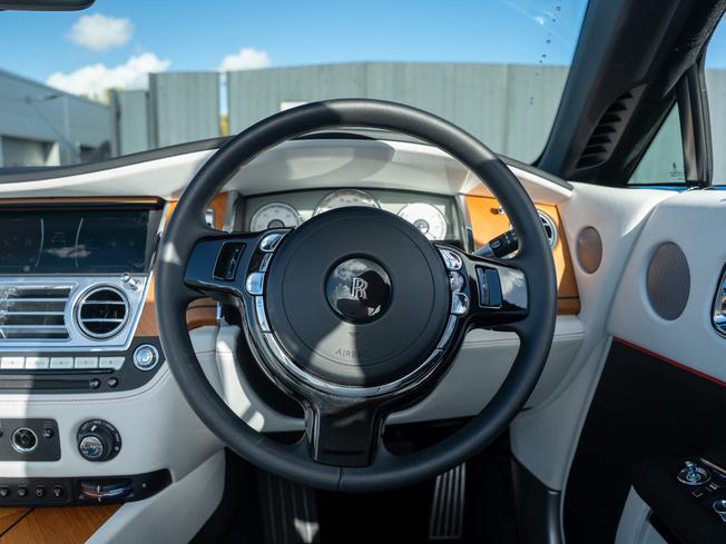 ROLLS-ROYCE Dawn Photo 21