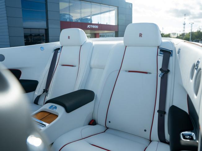 ROLLS-ROYCE Dawn Photo 23