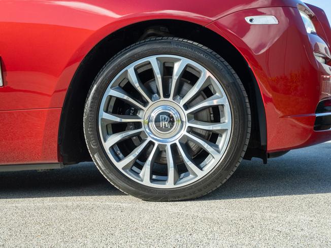 ROLLS-ROYCE Dawn Photo 37
