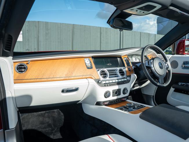 ROLLS-ROYCE Dawn Photo 6