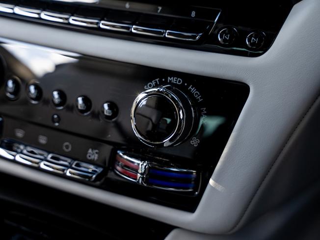 ROLLS-ROYCE Spectre Photo 12