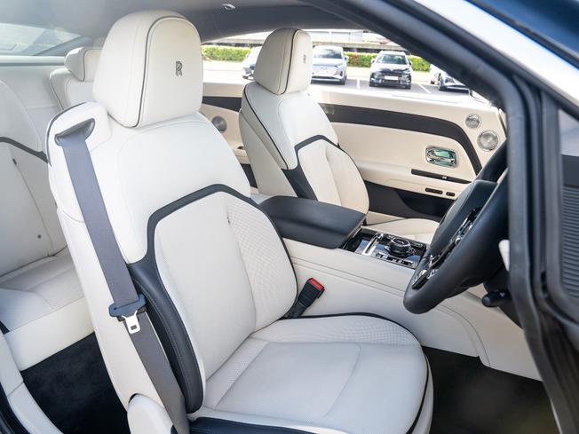 ROLLS-ROYCE Spectre Photo 13