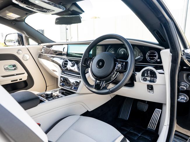 ROLLS-ROYCE Spectre Photo 14