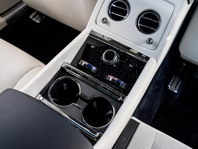 ROLLS-ROYCE Spectre Photo 16