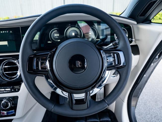 ROLLS-ROYCE Spectre Photo 17