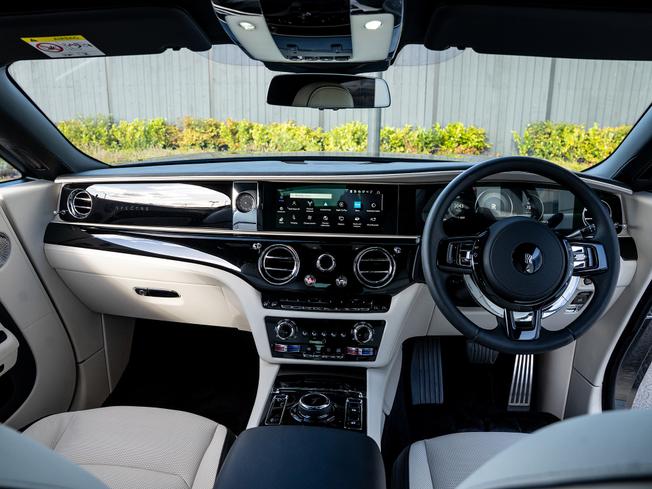 ROLLS-ROYCE Spectre Photo 18