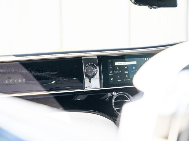 ROLLS-ROYCE Spectre Photo 22