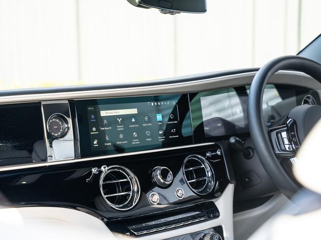 ROLLS-ROYCE Spectre Photo 23
