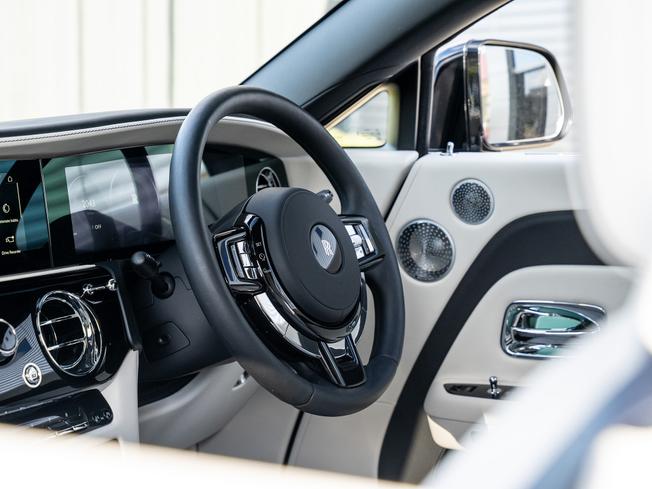 ROLLS-ROYCE Spectre Photo 24