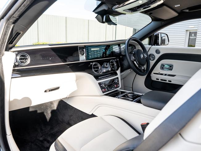 ROLLS-ROYCE Spectre Photo 25