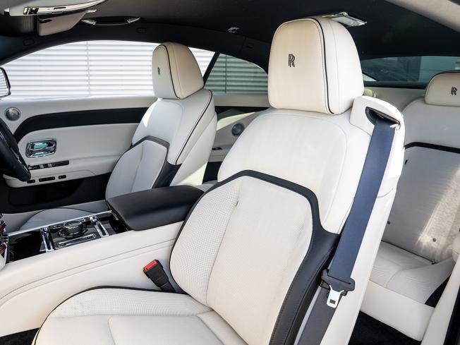 ROLLS-ROYCE Spectre Photo 26