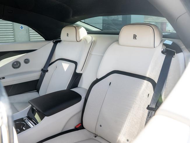 ROLLS-ROYCE Spectre Photo 28