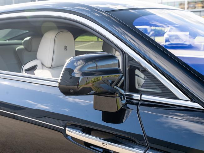 ROLLS-ROYCE Spectre Photo 29