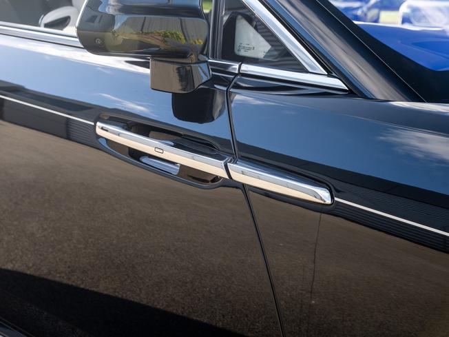 ROLLS-ROYCE Spectre Photo 30