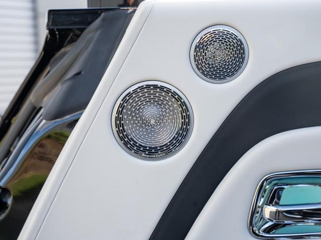 ROLLS-ROYCE Spectre Photo 37