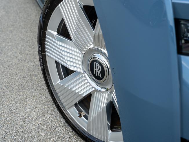 ROLLS-ROYCE Spectre Photo 46