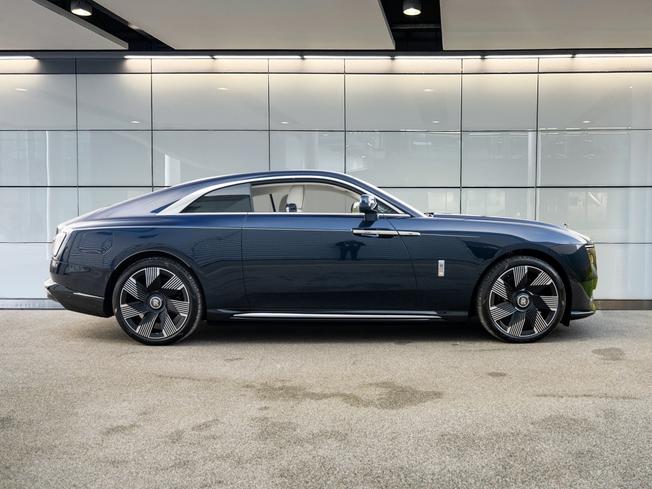 ROLLS-ROYCE Spectre Photo 12
