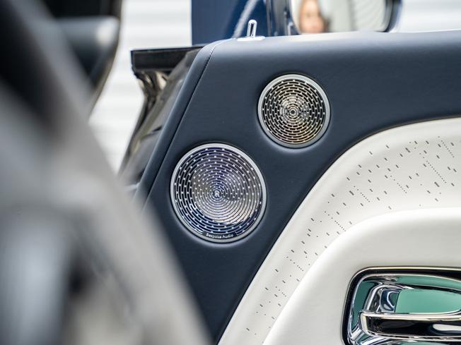 ROLLS-ROYCE Spectre Photo 15