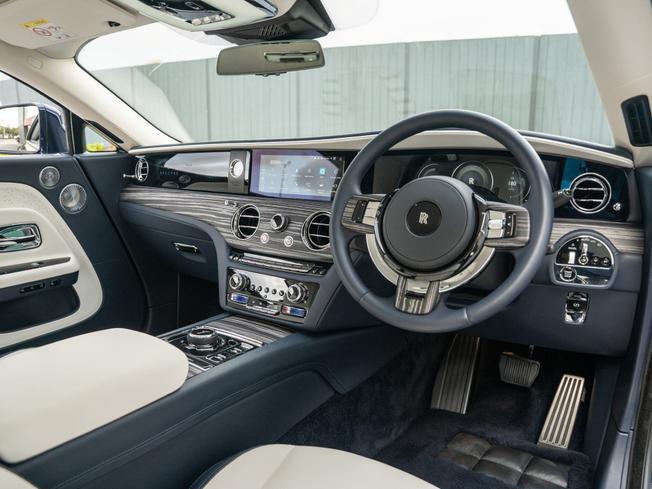 ROLLS-ROYCE Spectre Photo 19