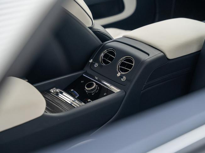 ROLLS-ROYCE Spectre Photo 24
