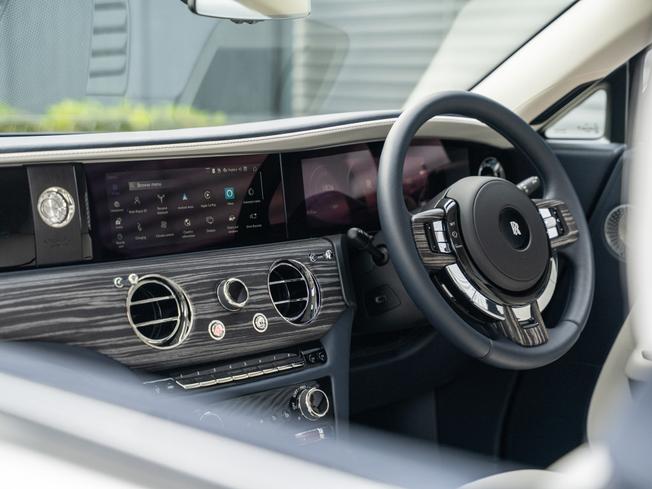 ROLLS-ROYCE Spectre Photo 26