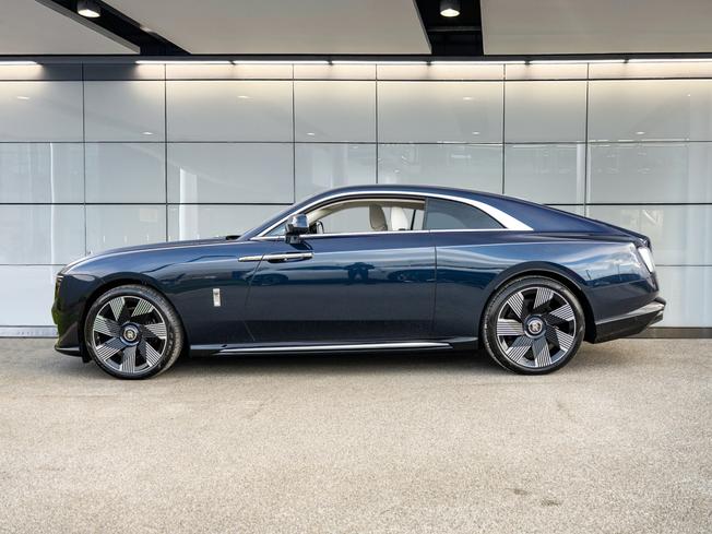 ROLLS-ROYCE Spectre Photo 3