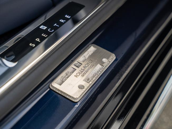ROLLS-ROYCE Spectre Photo 30