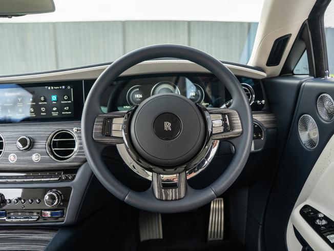 ROLLS-ROYCE Spectre Photo 32