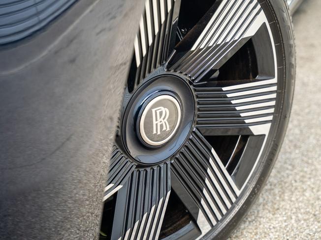 ROLLS-ROYCE Spectre Photo 37