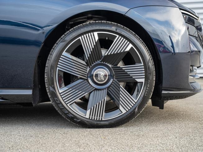 ROLLS-ROYCE Spectre Photo 44