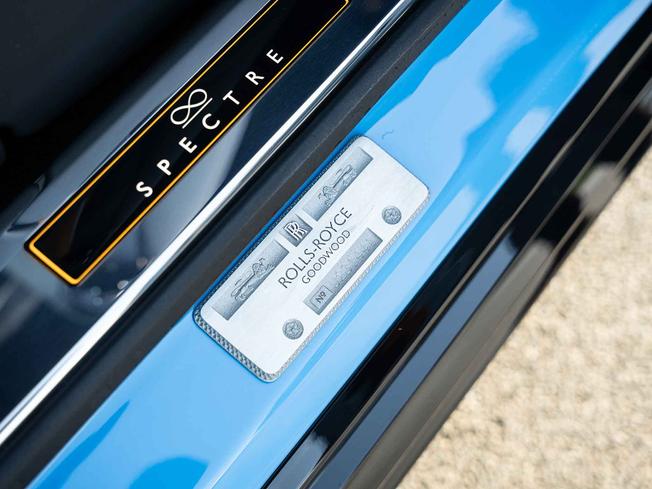 ROLLS-ROYCE Spectre Photo 22