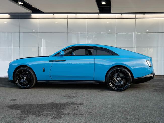 ROLLS-ROYCE Spectre Photo 3