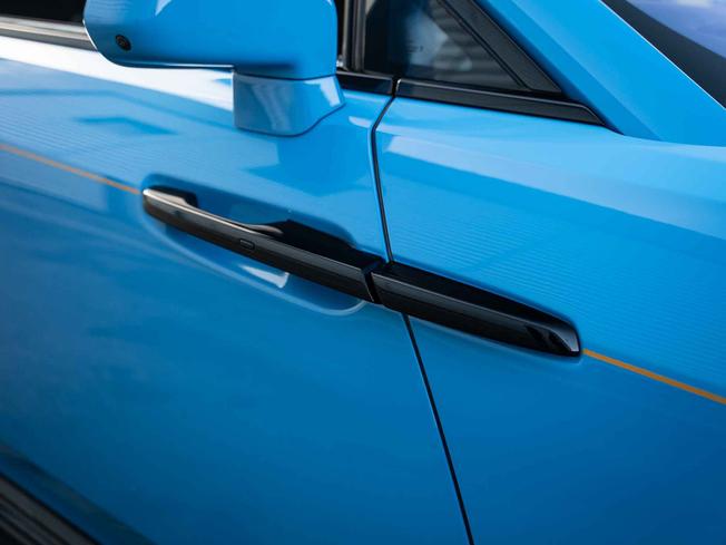 ROLLS-ROYCE Spectre Photo 37