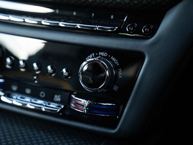 ROLLS-ROYCE Spectre Photo 7