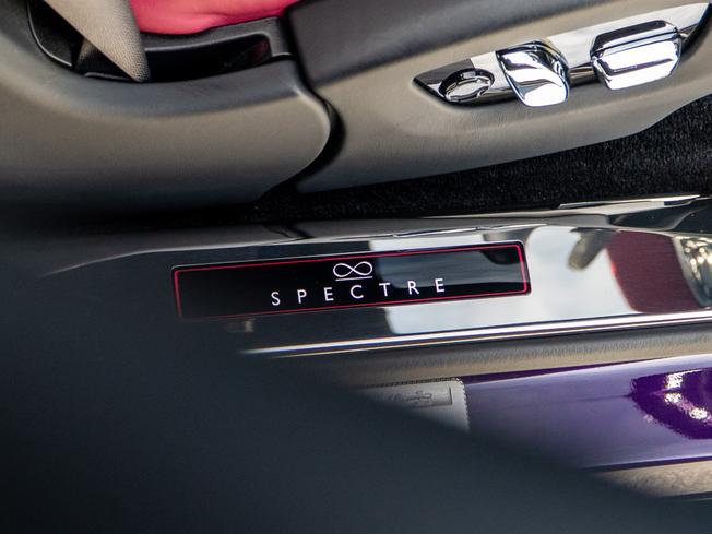 ROLLS-ROYCE Spectre Photo 19