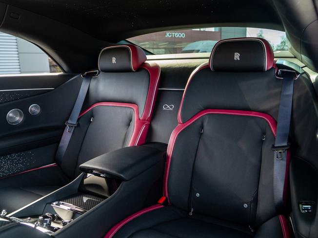 ROLLS-ROYCE Spectre Photo 21