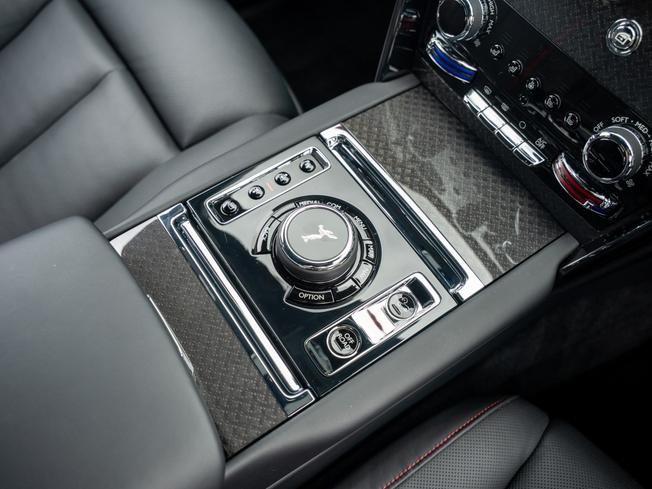 ROLLS-ROYCE Cullinan Photo 15